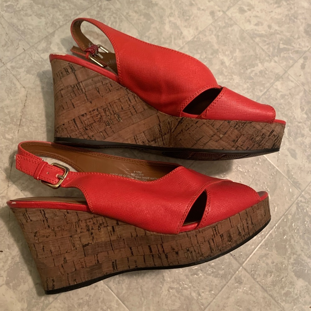 Nine West Coral wedges